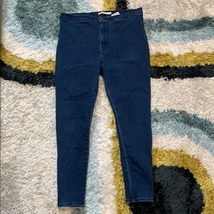 womens levis with button back pockets